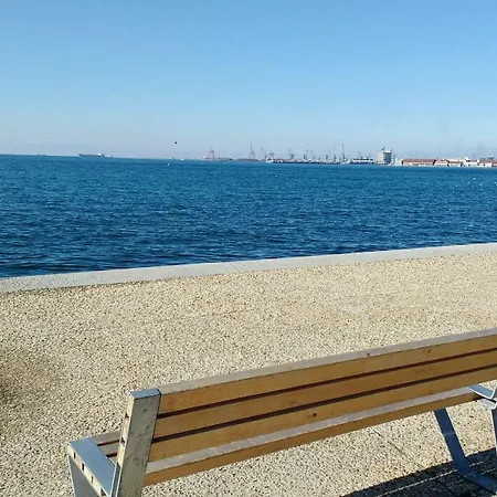 Center Apartment: Beachfront And Concert Hall Proximity Apartment *